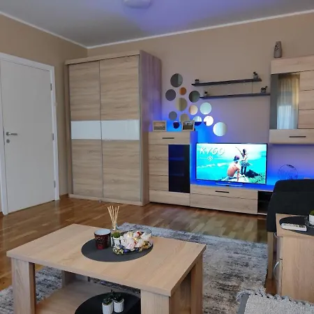 Apartman Espresso Sa Parkingom Sremska Mitrovica Exterior photo