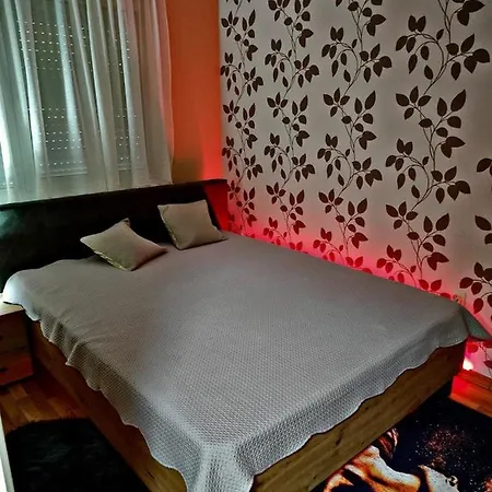 Apartman Espresso Sa Parkingom Sremska Mitrovica Exterior photo